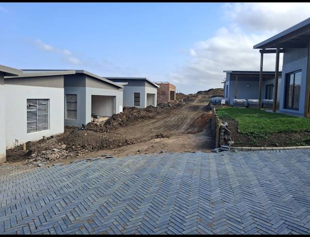 4 BEDROOM HOUSE FOR SALE IN PALM LAKES ESTATE